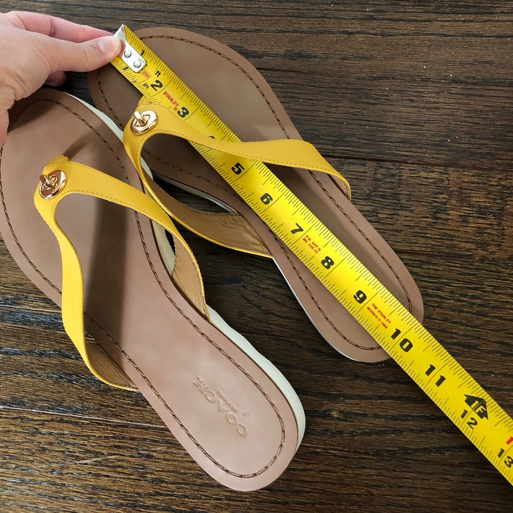 Coach Women’s 8 Shelly Turnlock Leather Flip-Flop Sandals w/Gold Buckle -EUC! - Picture 14 of 15